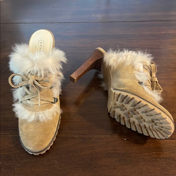 EUC Coach Tan and White Mules with Plush Fur Trim - Picture 2 of 7